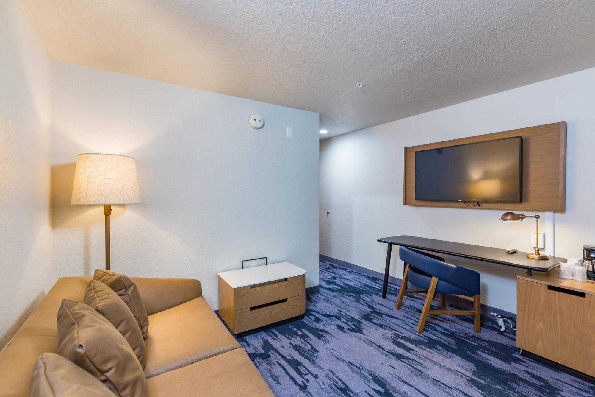 Fairfield Inn And Suites By Marriott Tampa North Temple Terrace Exterior photo