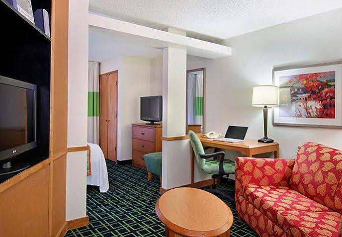 Fairfield Inn And Suites By Marriott Tampa North Temple Terrace Exterior photo