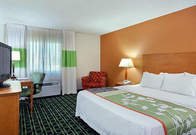 Fairfield Inn And Suites By Marriott Tampa North Temple Terrace Exterior photo